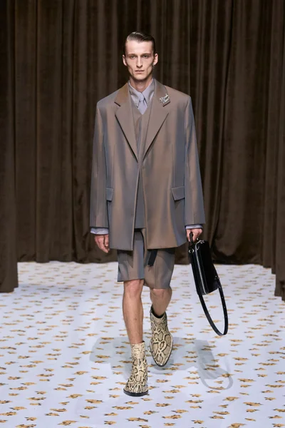 Look 8